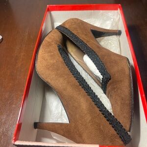 Vintage 7.5 Charles Jourdan Brown and Black Suede Heels